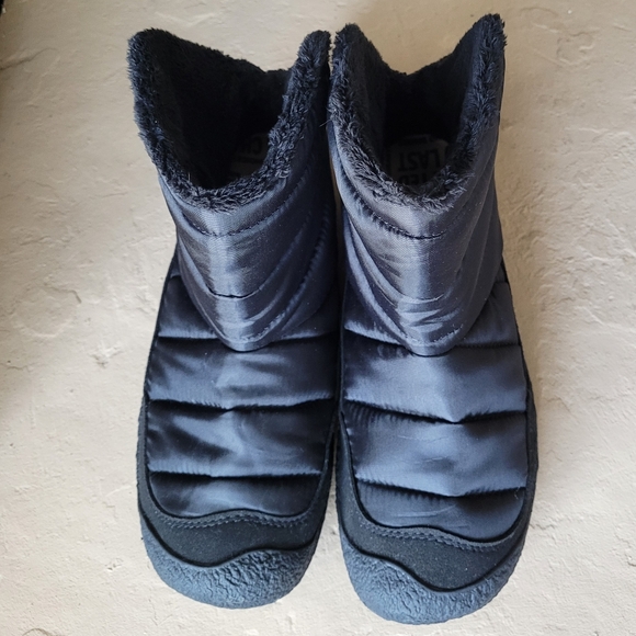 Keen Women's Fold Down Black Howser Pull On Ankle Boots # 1027929 Size US 9 - Picture 2 of 10